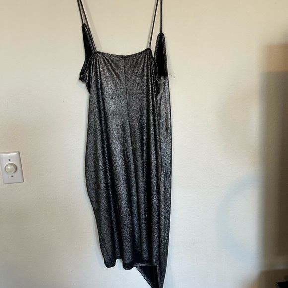 LILIAN Asymmetrical Hem Sleeveless
Ruching Dress In Metallic Size 2X - Picture 2 of 7
